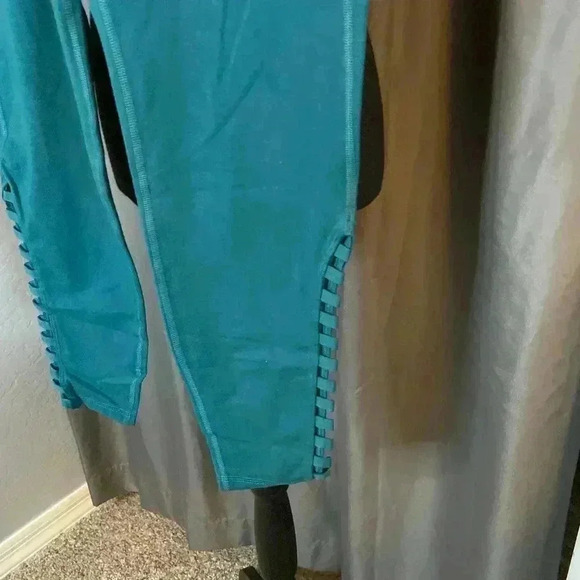 34. Old Navy Active Teal Green Leggings, Large - Picture 2 of 5